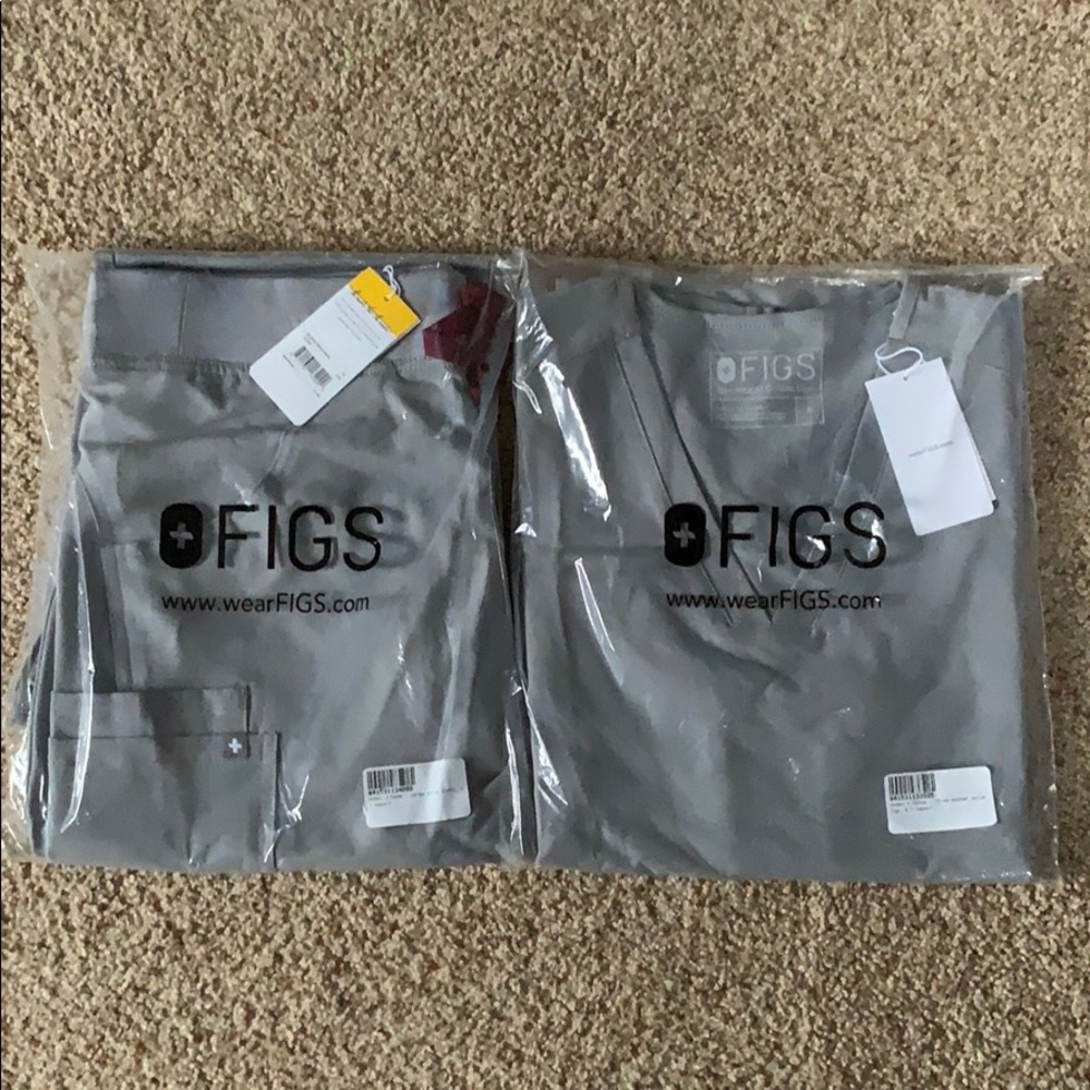 Women’s FIGS scrubs set